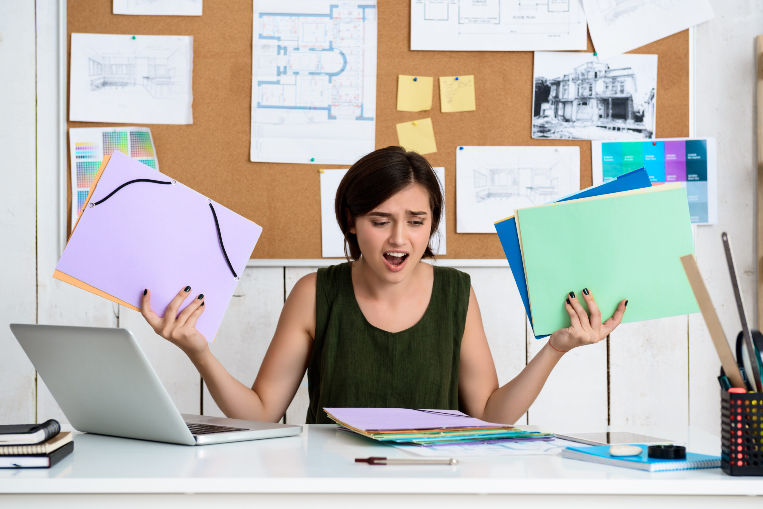 upset-young-beautiful-businesswoman-sitting-workplace